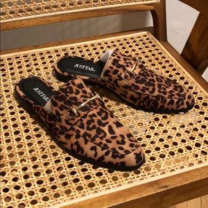 JUSTFAB FAUX LEATHER LEOPARD PRINT MULES